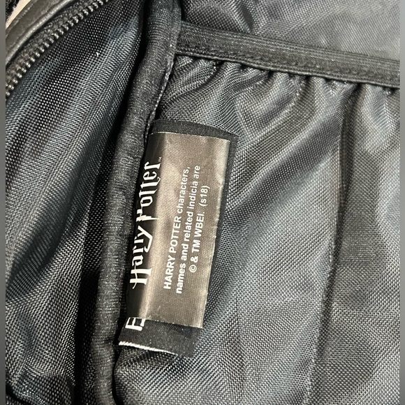 Official Licensed Harry Potter Hogwarts Backpack Brass Plate Front Zippers - Picture 6 of 8